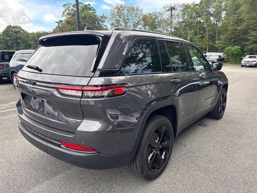 Baltic Gray Metallic Clearcoat 2023 Jeep Grand Cherokee Altitude