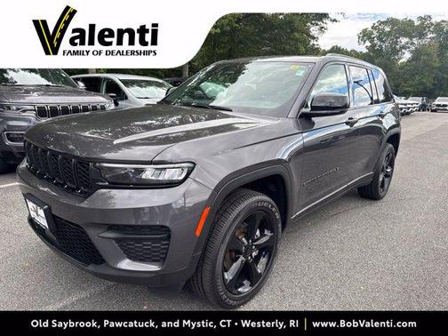 Baltic Gray Metallic Clearcoat 2023 Jeep Grand Cherokee Altitude