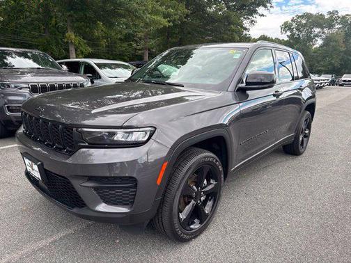 Baltic Gray Metallic Clearcoat 2023 Jeep Grand Cherokee Altitude