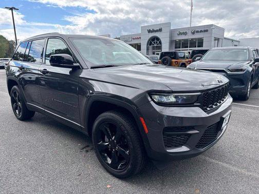 Baltic Gray Metallic Clearcoat 2023 Jeep Grand Cherokee Altitude