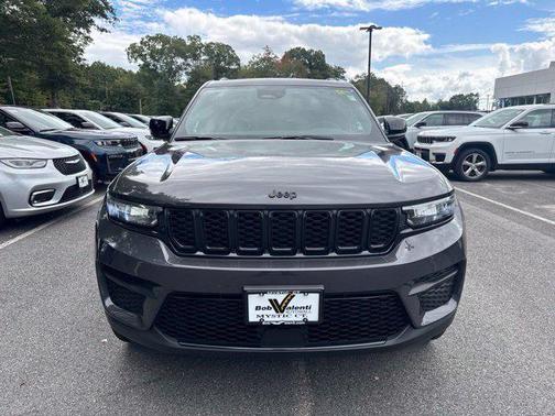 Baltic Gray Metallic Clearcoat 2023 Jeep Grand Cherokee Altitude