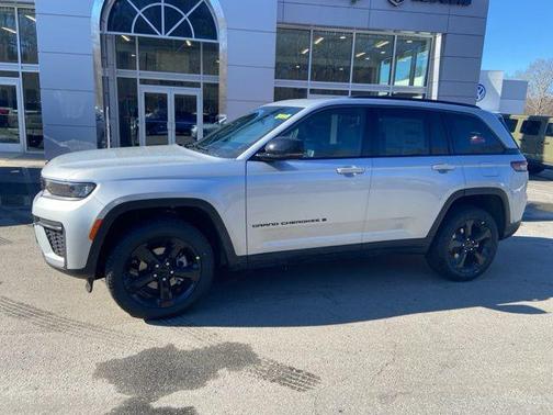 Silver Zynith 2026 Jeep Grand Cherokee Limited