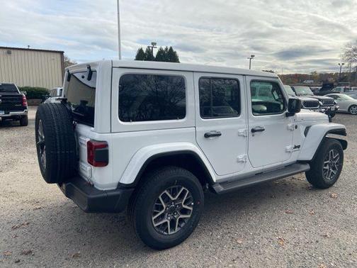 2025 Jeep Wrangler 4-Door Sahara 4x4