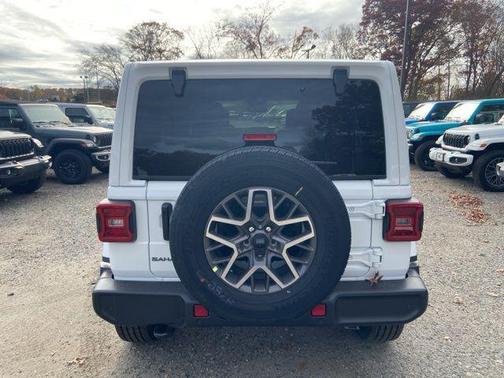 2025 Jeep Wrangler 4-Door Sahara 4x4