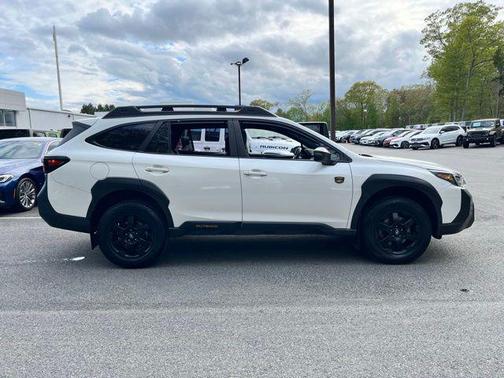 Crystal White Pearl 2022 Subaru Outback Wilderness