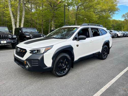Crystal White Pearl 2022 Subaru Outback Wilderness