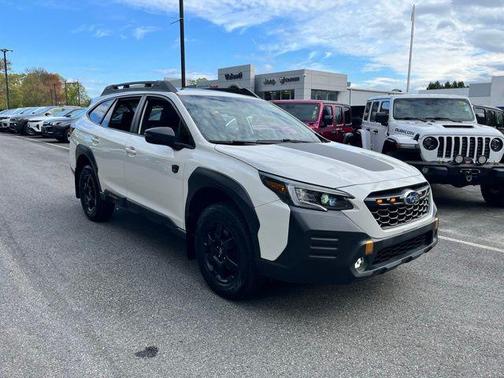 Crystal White Pearl 2022 Subaru Outback Wilderness