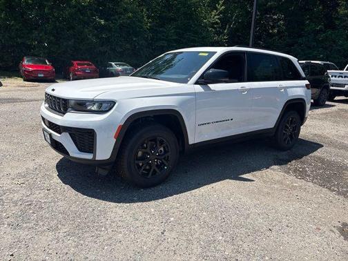 Bright White Clearcoat 2026 Jeep Grand Cherokee Altitude