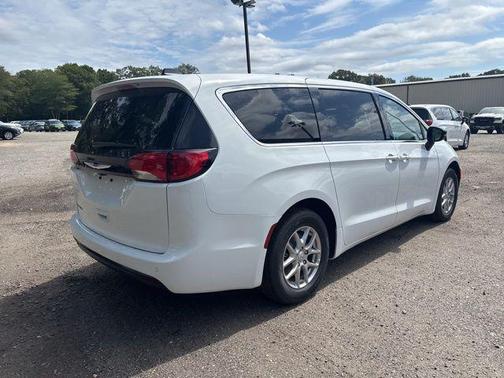 2026 Chrysler Voyager LX