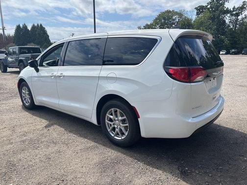 2026 Chrysler Voyager LX
