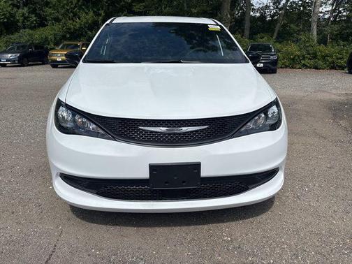 2026 Chrysler Voyager LX