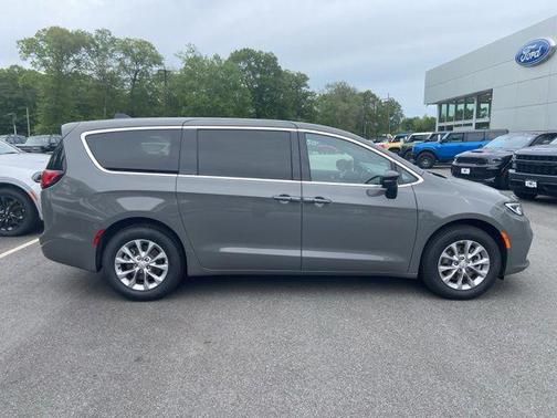 2025 Chrysler Pacifica L