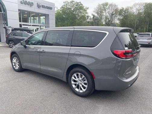 2025 Chrysler Pacifica L