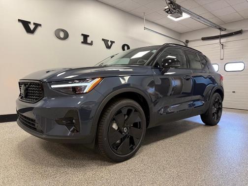 2026 Volvo XC40 B5 Ultra Black Edition