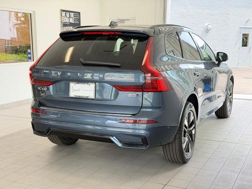 Denim Blue Metallic 2026 Volvo XC60 B5 Plus