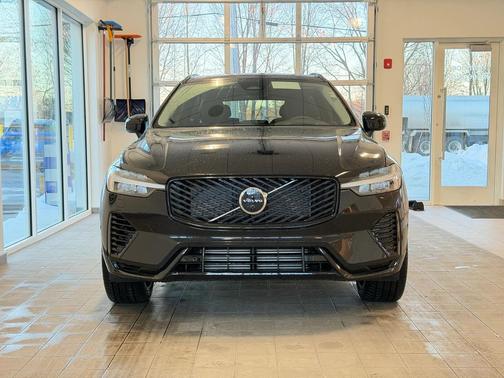 Onyx Black Metallic 2026 Volvo XC60 Plug-In Hybrid Ultra, T8 AWD Electric/Gasoline, Dark
