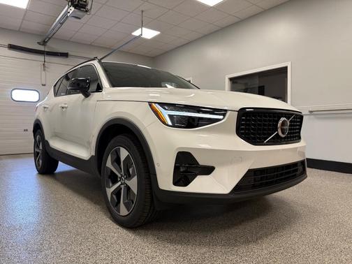 2026 Volvo XC40 B5 Plus