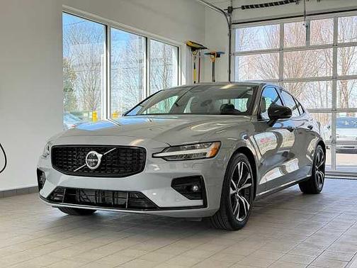 Vapour Grey 2025 Volvo S60 Core