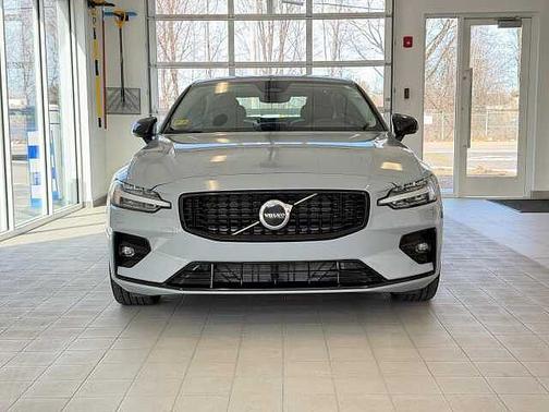 Vapour Grey 2025 Volvo S60 Core