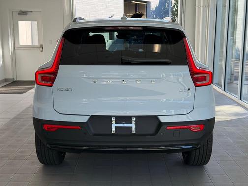 2026 Volvo XC40 B5 Ultra
