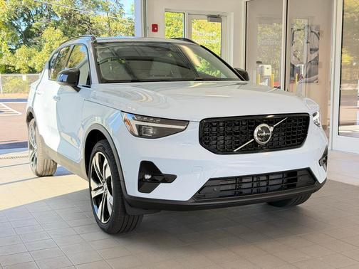2026 Volvo XC40 B5 Ultra