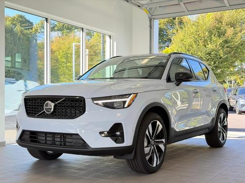2026 Volvo XC40 B5 Ultra