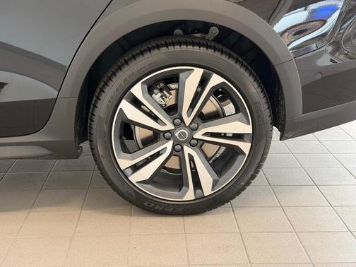 2026 Volvo V60 Cross Country B5 Plus