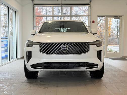 2026 Volvo XC90 B5 Core