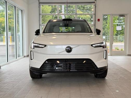 2025 Volvo EX90 Twin Motor Performance Plus 6-Seater