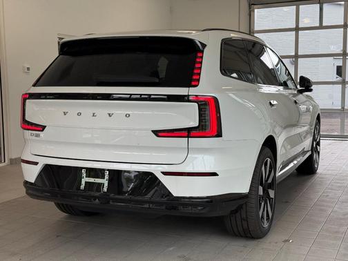 2025 Volvo EX90 Twin Motor Performance Plus 6-Seater