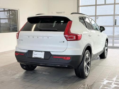 2026 Volvo XC40 B5 Plus