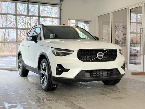 2026 Volvo XC40 B5 Plus