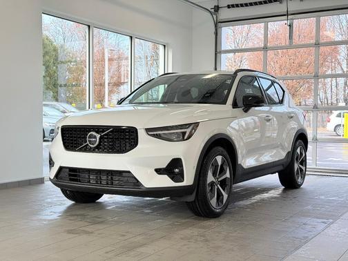 2026 Volvo XC40 B5 Plus