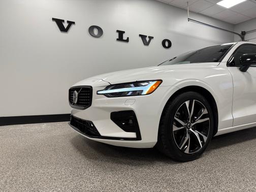2025 Volvo S60 B5 FWD Core