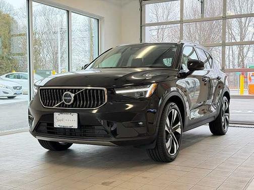 2025 Volvo XC40 Plus