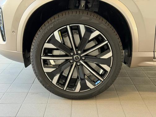 2026 Volvo XC90 B5 Plus 7-Seater