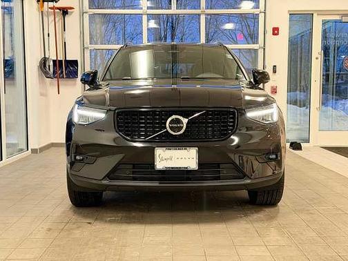 2025 Volvo XC40 Plus