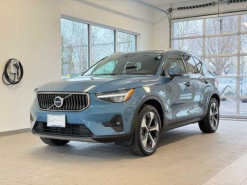 2025 Volvo XC40 Plus