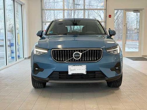 2025 Volvo XC40 Plus