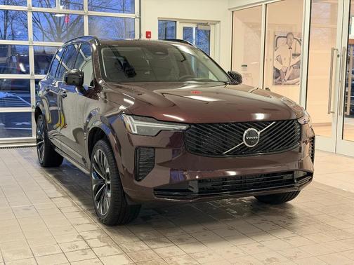 2026 Volvo XC90 B6 AWD Ultra Dark Theme 7-Seater