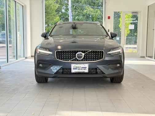 2024 Volvo V60 Cross Country B5 AWD Plus
