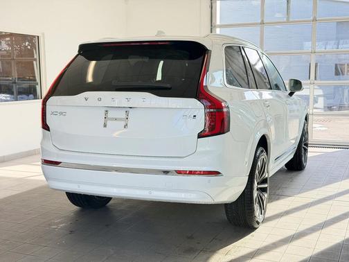 Crystal White Pearl 2026 Volvo XC90 Ultra, B6 AWD Gas (mild hybrid), Gasoline, Bright, 7 Seats