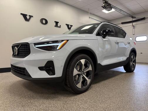 2026 Volvo XC40 B5 Plus