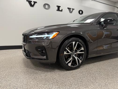 2025 Volvo S60 B5 AWD Core