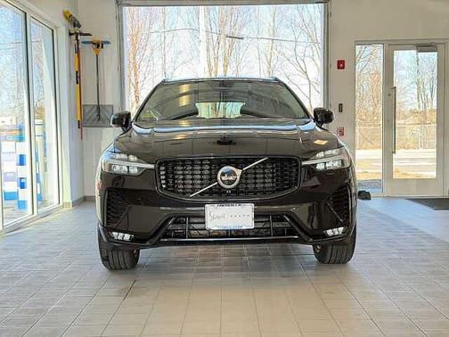 Onyx Black 2025 Volvo XC60 Core