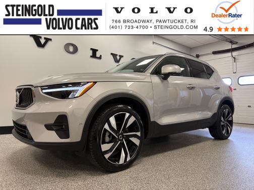2025 Volvo XC40 B5 AWD Plus Bright Theme