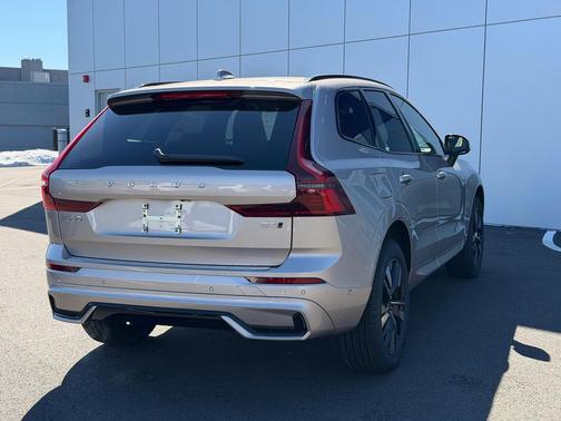 Bright Dusk Metallic 2026 Volvo XC60 B5 Plus