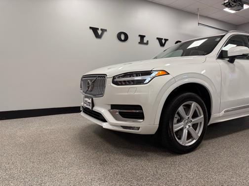2024 Volvo XC90 B5 AWD Core Bright Theme