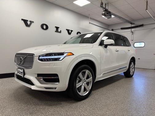 2024 Volvo XC90 B5 AWD Core Bright Theme