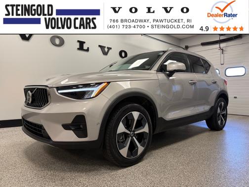 2025 Volvo XC40 B5 AWD Plus Bright Theme